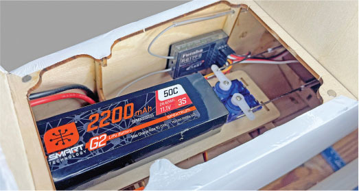 Battery labeled "2200 mAh, 50C, 11.1V, 3S" inside a wooden compartment.