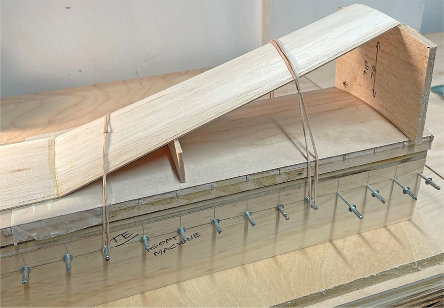 A homemade jig simplifies the assembly of an undercambered wing.
